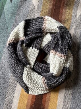 American Eagle Outfitters Chunky Knit Infinity Scarf